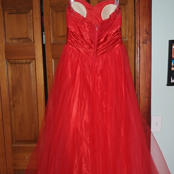 Prom dress - Picture 2 of 4